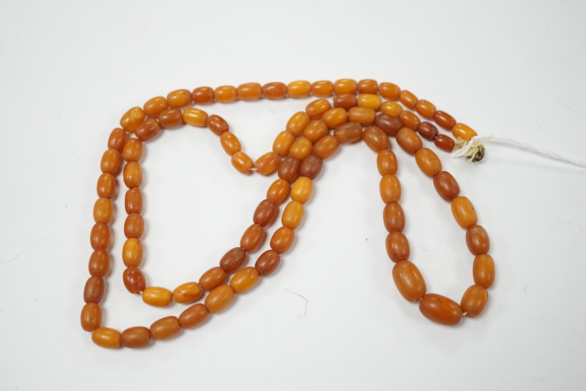 A single strand graduated amber bead necklace, 86cm, gross weight 30 grams. Condition - poor to fair